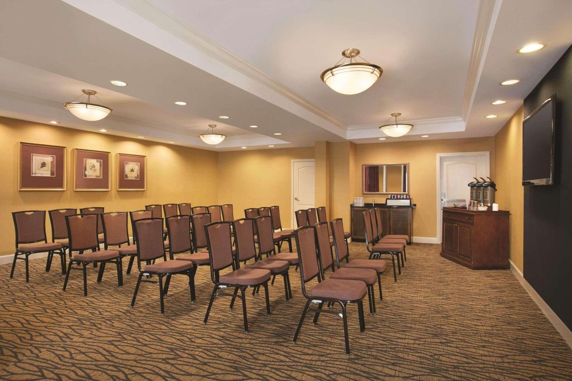Hotel Country & By Radisson, Airport North, Ga