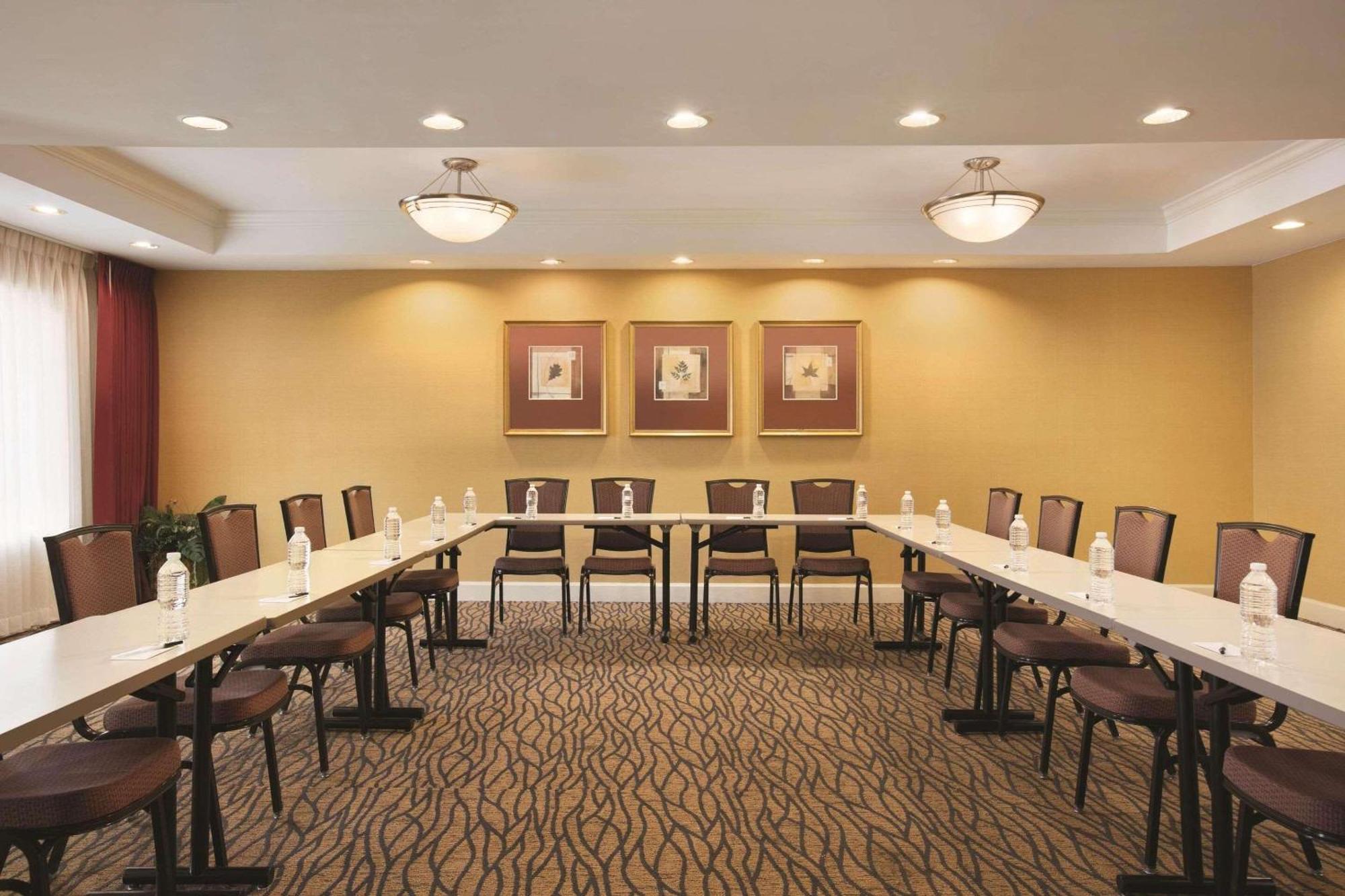 Country & By Radisson, Airport North, Ga Hapeville