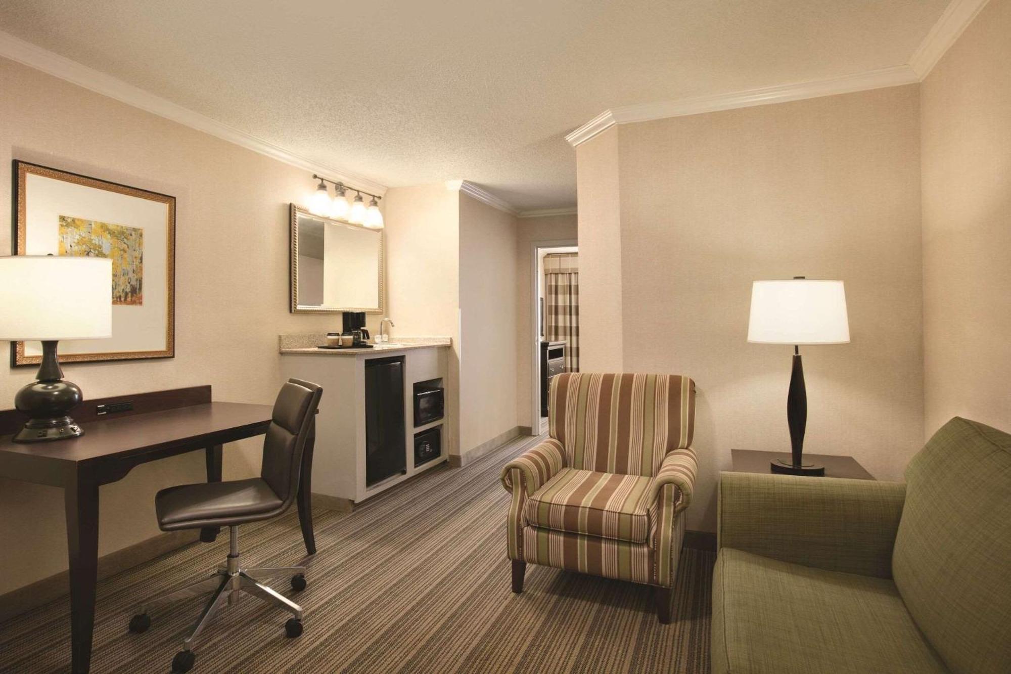 Hotel Country & By Radisson, Airport North, Ga 3*
