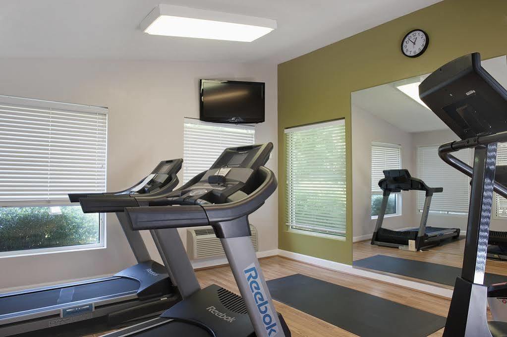 Country & By Radisson, Atlanta Airport North, Ga Hotel
